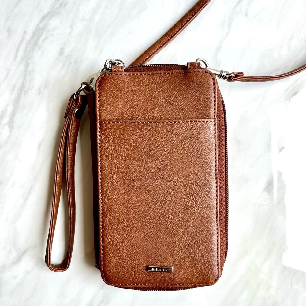 NWOT Relic Wristlet Wallet
